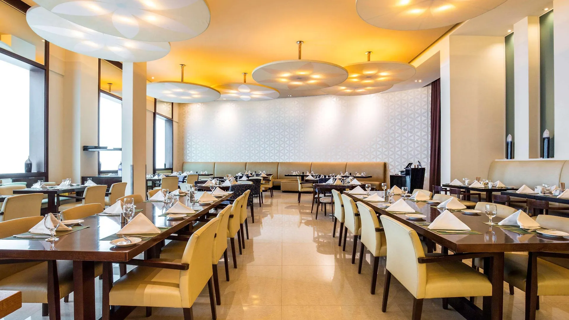Hotel Novotel Deira Creekside Dubaj