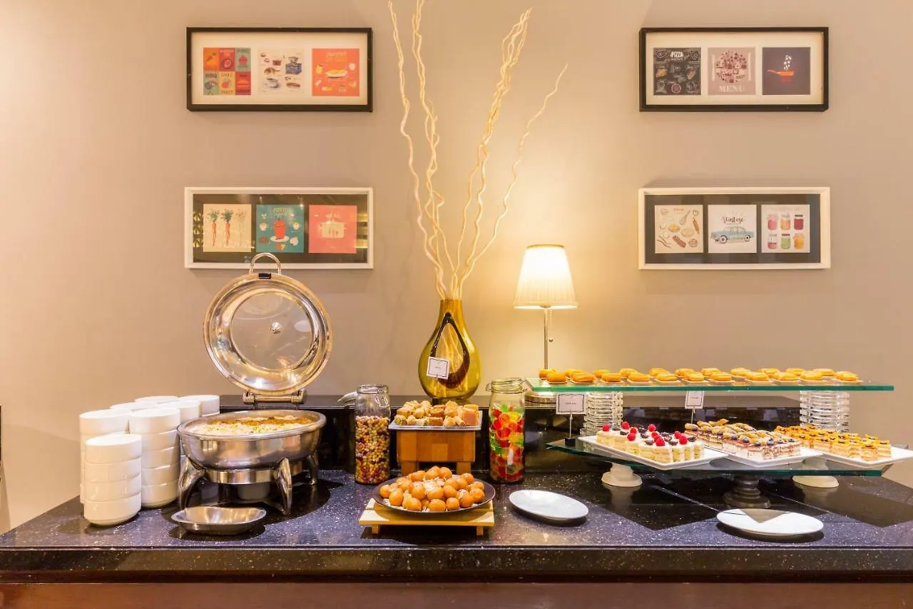 Novotel Deira Creekside Dubaj 4*,